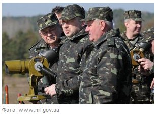 Турчинов заявил, что Украина примет бой в случае вторжения