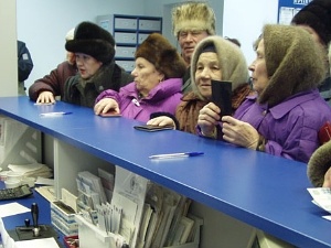 Крымские пенсионеры начнут сегодня получать пенсию в рублях