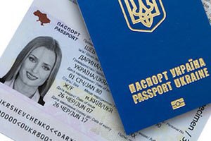 Украина прекратила выдачу загранпаспортов в Крыму