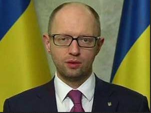 Яценюк призвал крымчан оставаться гражданами Украины и пообещал платить пенсии исправно