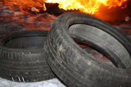 На Грушевского в Киеве снова подожгли шины