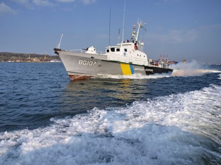 Украинские пограничники морской охраны покидают Крым