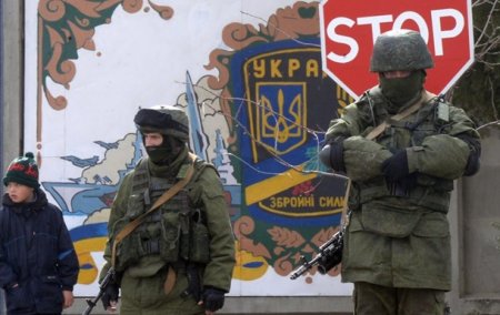 В Бахчисарае украинские офицеры заблокированы российскими автоматчиками