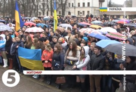 "Мы не хотим ассимилироваться и исчезнуть под чужим флагом", - митинг в Житомире и Херсоне