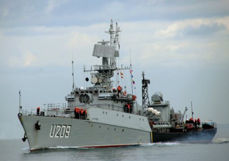 Российские военные и самооборона захватили в Севастополе корвет "Тернополь"