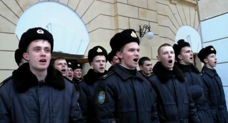Во время поднятия российского флага в Крыму курсанты пели гимн Украины 