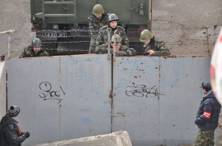 Штурм военной части в Новофедоровке прекратился
