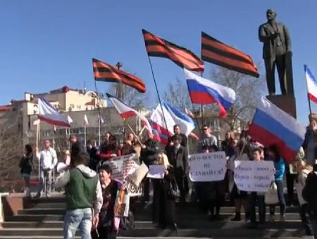 Акция в Симферополе в поддержку сепаратистов Юго-Востока Украины