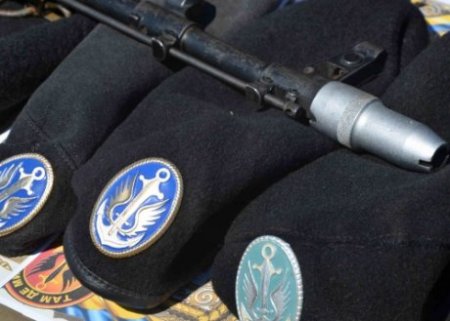 Феодосийские морпехи уйдут из Крыма только с вооружением и флагами