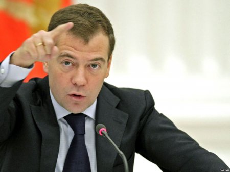 Медведев: Официальной валютой Крыма уже является рубль, а гривна будет в обращении до конца 2015 года