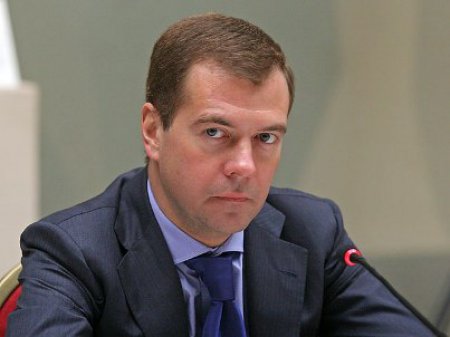 Д.Медведев поручил Росреестру сформировать подразделение в Крыму, которое займется перерегистрацией собственности