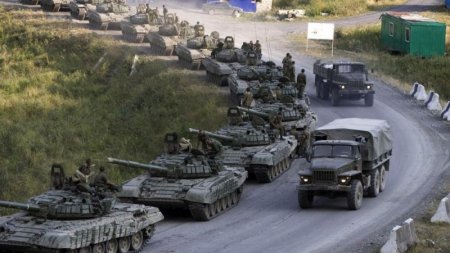 Вблизи восточных границ Украины продолжает базироваться около 700 танков и БТРов - Д. Тимчук