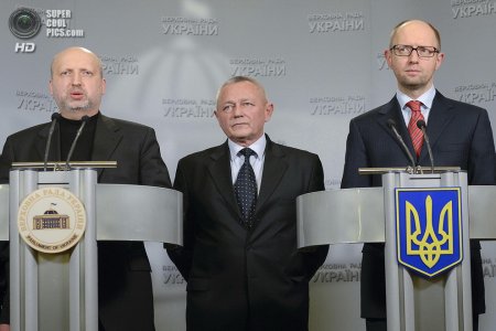 Турчинов вызвал Яценюка на срочное совещание с и.о. министра обороны
