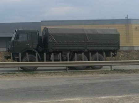 Украинские танки перевозят на север Крыма