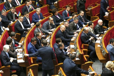 Верховная Рада проголосовала за закон о люстрации и восстановлении доверия к судебной системе