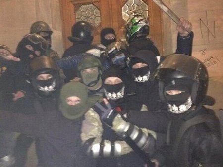 Митингующие штурмуют Раду(обновляется-трансляция) Митингующие штурмуют Раду(обновляется-трансляция)