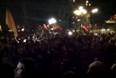 Митингующие штурмуют Раду(обновляется-трансляция) Митингующие штурмуют Раду(обновляется-трансляция)