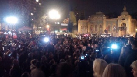 Митингующие штурмуют Раду(обновляется-трансляция) Митингующие штурмуют Раду(обновляется-трансляция)