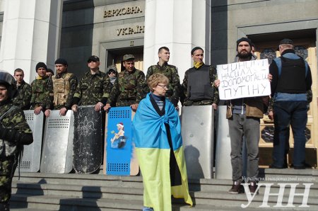 "Правый сектор" и "Самооборона Майдана" собрались на митинг во ВР