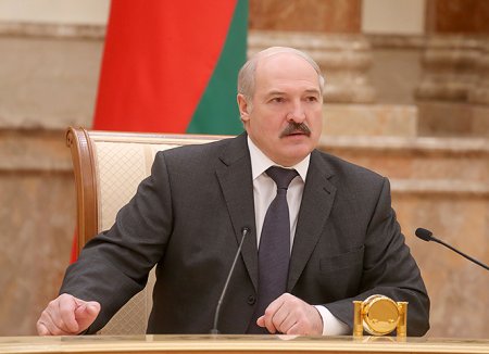 Лукашенко: “Почему ушли, почему вывели военных, если это ваша земля!!!”