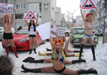 Националисты устроили резню в офисе FEMEN в Париже 