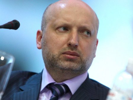 Турчинов обещает найти средства для создания эффективной обороноспособности Украины