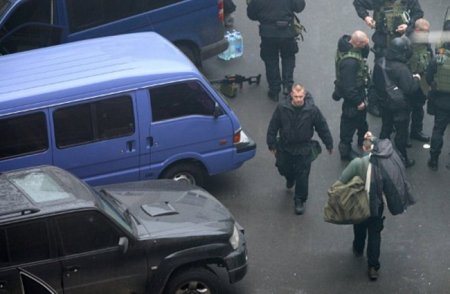 Опубликованы фото снайперов, возможно, стрелявших на Майдане