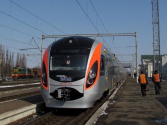 Поезда "Хюндай" почти год возили пассажиров без лицензии - ГПУ