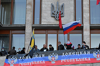 Сепаратисты в Донецке провозгласили создание Независимой Донецкой республики и "включили" ее в Россию