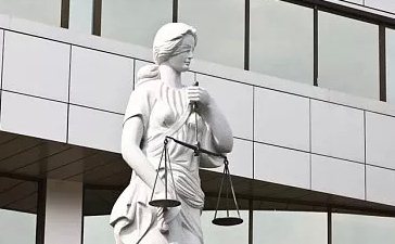 Верховная Рада приняла закон о люстрации судей  