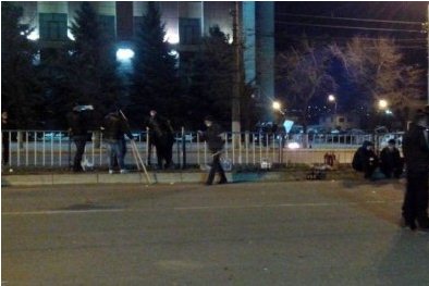 Неизвестные люди в Луганске ходят по квартирам и беспокоятся о безопасности жильцов