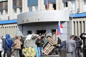 Еще 5 заложников освободили в Луганске