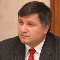 Аваков обещает разобраться с сепаратистами в Луганске за 48 часов 