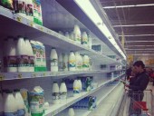 Крыму с полок исчезают сигареты и алкоголь, сократился ассортимент молочных продуктов