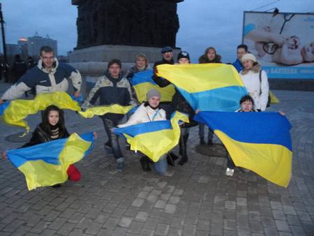 В Донецке устроили флешмоб в поддержку соборности Украины