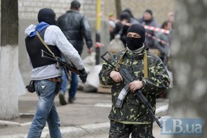 Сепаратисты выставили автоматчиков на въезде в Славянск