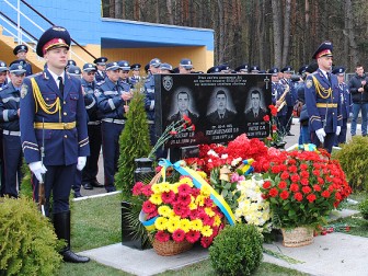 Под Киевом открыли мемориальную плиту в честь погибших инспекторов столичной ГАИ