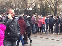 Сепаратисты избили жителя Горловки, который «проговорился» о московских захватчиках Сепаратисты избили жителя Горловки, который «проговорился» о московских захватчиках