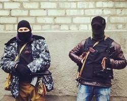 Террористы в Славянске захватили со стрельбой машину охранной фирмы