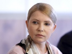 Тимошенко за введение ЧП на востоке Украины