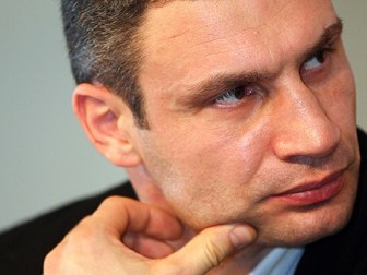 В.Кличко обвинил "Батькивщину" в двойных стандартах по отношению к власти в Киеве