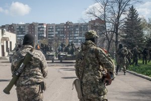 В Славянске вооруженные сепаратисты вламываются в дома цыган, избивают и грабят их независимо от пола и возраста