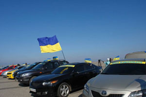 Джемилев: В Крыму автоколонну с украинскими флагами встречали со слезами на глазах