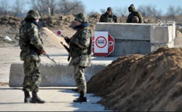 На границе с Крымом пограничники изъяли посылки с бронежилетами и мачете