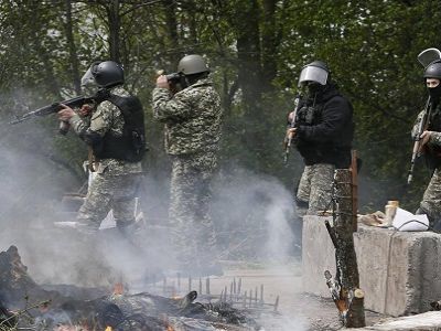 Милиция и активисты отгораживают Крым блокпостами