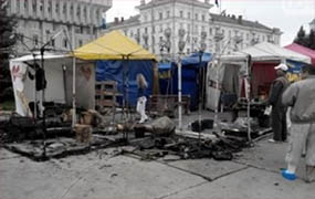Неизвестные сожгли палатки Евромайдана в Сумах