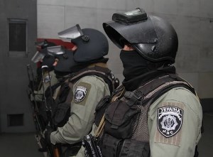В центре Донецка среди бела дня сепаратисты разоружили бойцов «Сокола» В центре Донецка среди бела дня сепаратисты разоружили бойцов «Сокола»
