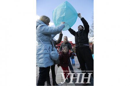 В Киеве состоялась акция "Почувствуй себя аутистом"