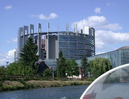 Европарламент одобрил "список Магнитского" с 32 россиян