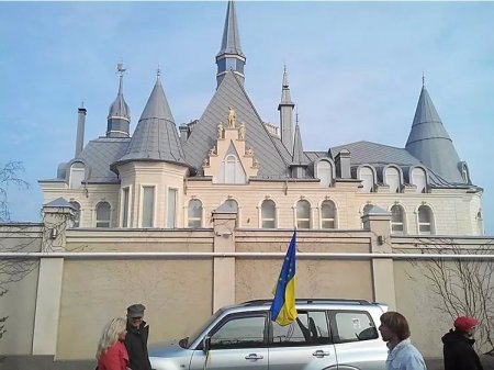 В Одессе активисты киевского Автомайдана пикетируют дом нардепа Кивалова. Трансляция